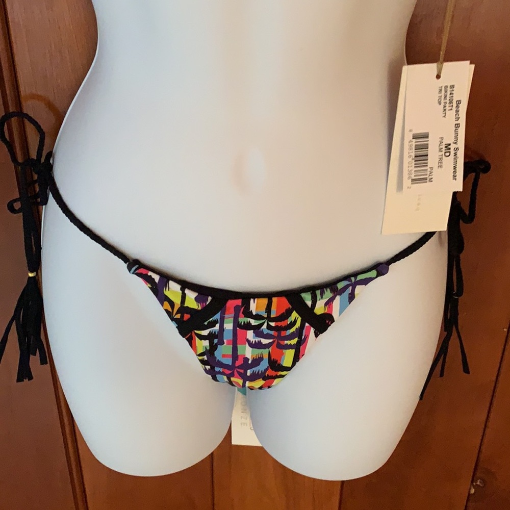 Bikini - Picture 3 of 6